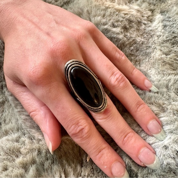 Elegant Black and Silver Jewelry Set - Picture 6 of 10